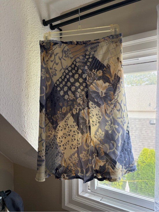 Liz Claiborne Dresses & Skirts - Liz Claiborne Blue & Cream Floral Patchwork Slip Skirt size 6